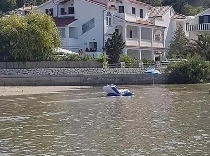 Paradise ゲストハウス 3*