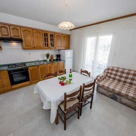 Paradise Πανσιόν Lopar