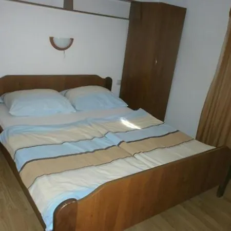 Paradise Πανσιόν Lopar